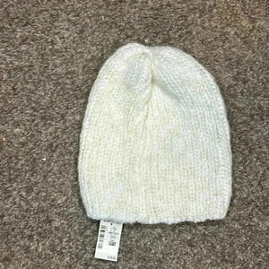 NWT Women’s Aeropostale knit hat.